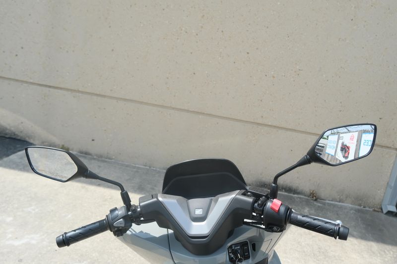 2025 Honda PCX PEARL GRAY Image 22