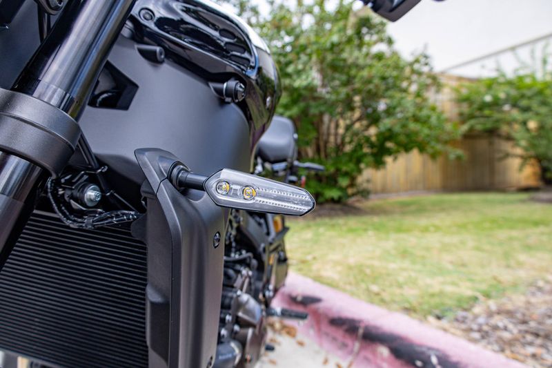 New 2025 Yamaha XSR900  RAVEN Image 19