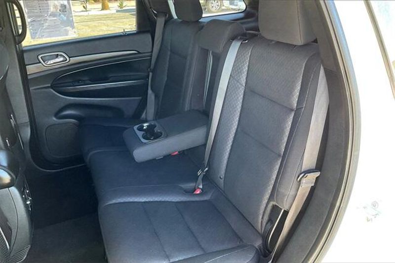 Used 2019 Jeep Grand Cherokee Laredo EImage 25