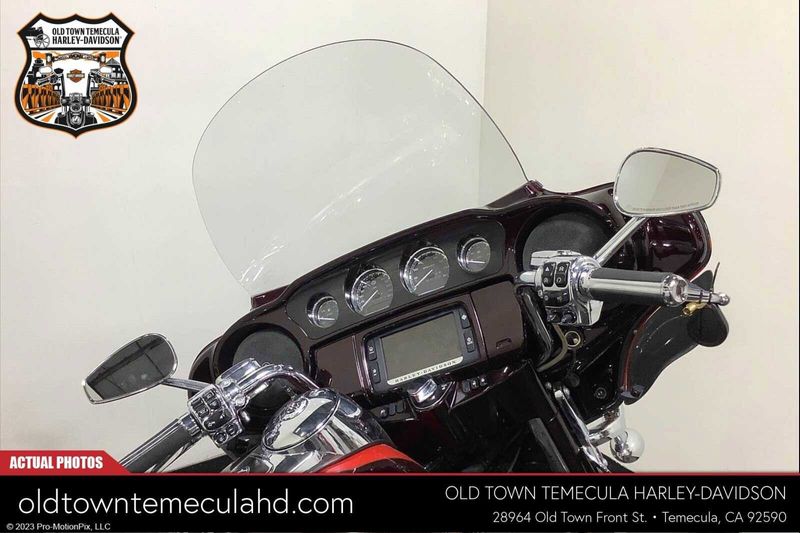 2017 Harley-Davidson Electra Glide in a BLK GNT/EL RED W/PINSTRIPE exterior color. BMW Motorcycles of Temecula – Southern California 951-395-0675 bmwmotorcyclesoftemecula.com 