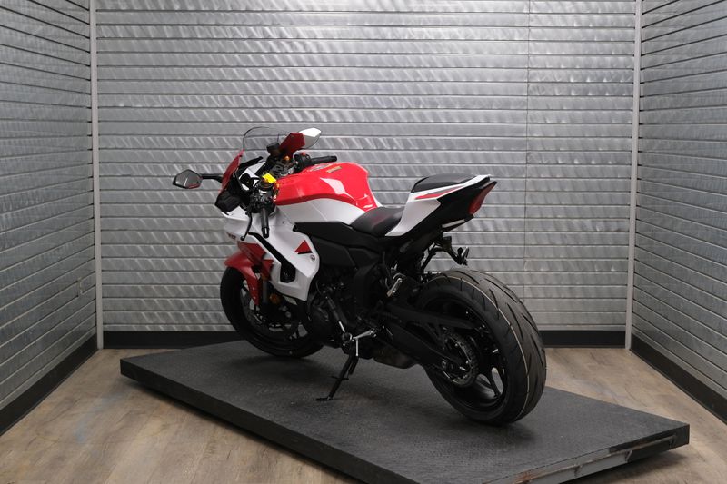 NEW 2026 YAMAHA YZF-R7 70TH ANNIVERSARY EDITION Image 4