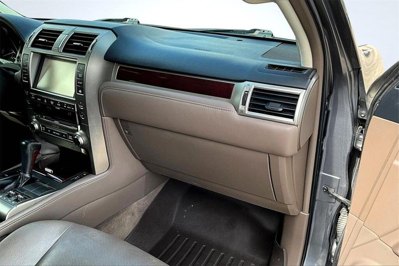 2016 Lexus GX 460 photo 15