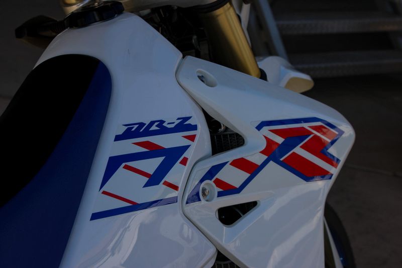 2023 Suzuki DRZ400SM BASE WHITE Image 9
