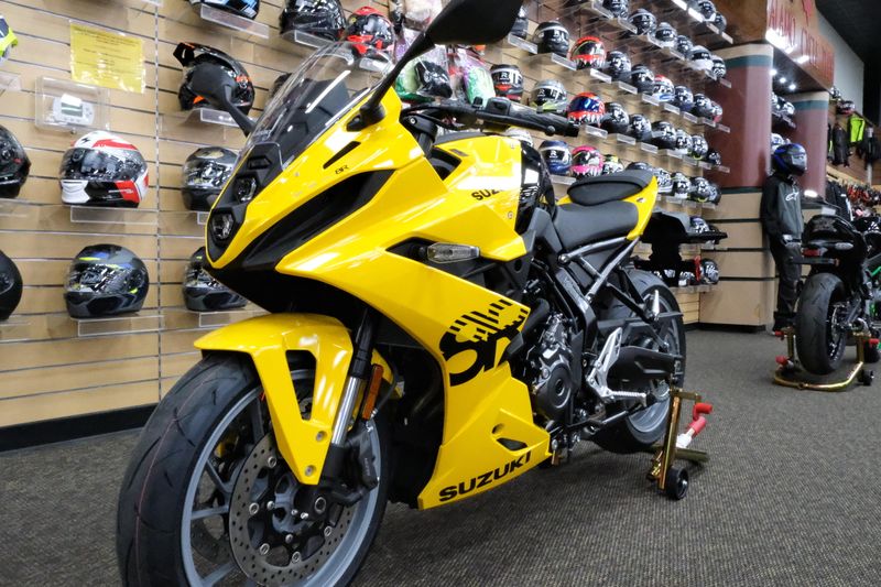 2024 SUZUKI GSXS 8R in a PEARL IGNITE YELLOW exterior color. Family PowerSports (877) 886-1997 familypowersports.com 