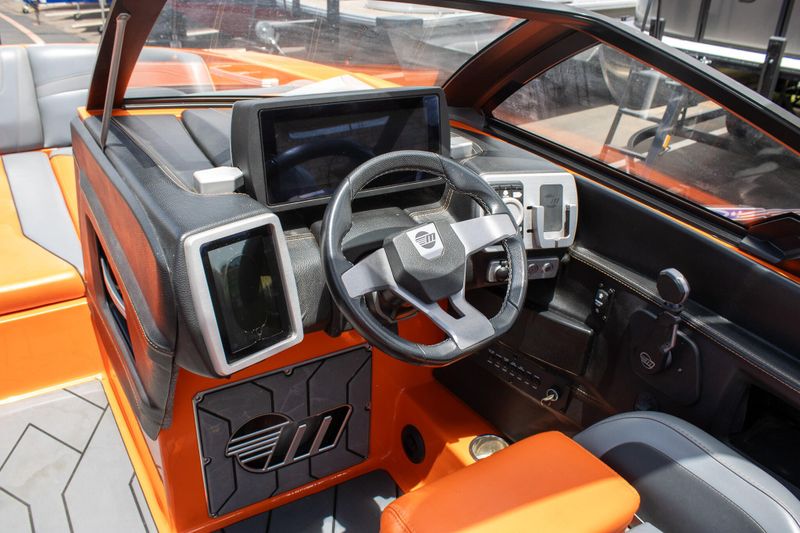 USED 2020 MALIBU 24 MXZ Image 24