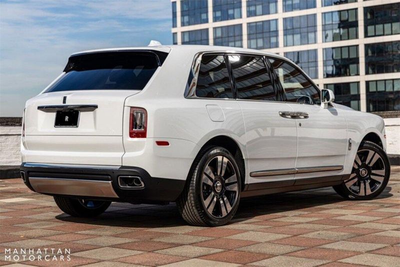 2024 Rolls-Royce Cullinan Silver Badge in a Arctic White exterior color and Black with Charles Blue Accentsinterior. Lotus Manhattan 347-395-5714 lotusmanhattan.com 