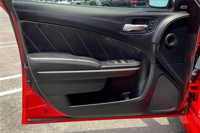 2022 Dodge Charger R/TImage 22