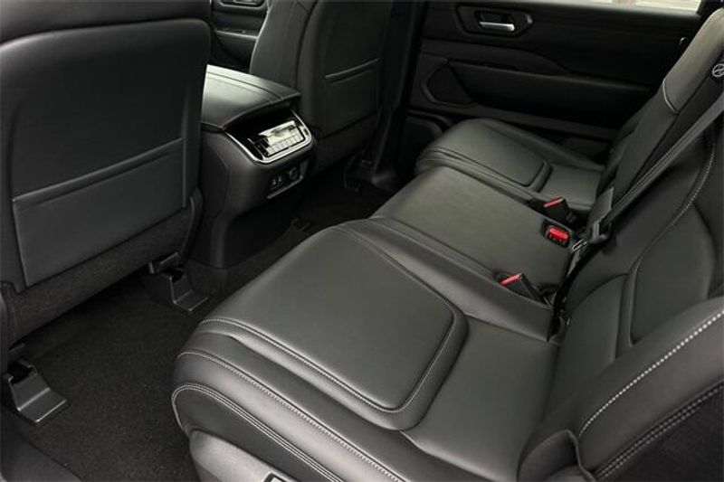 New 2025 Nissan Armada SVImage 9