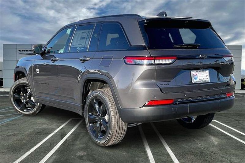 New 2025 Jeep Grand Cherokee Limited 4x4Image 2