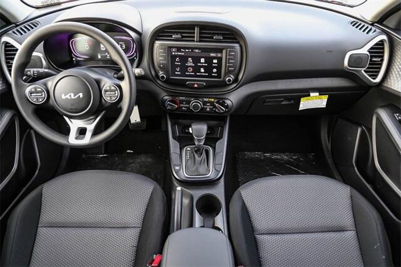 2025 Kia Soul LXImage 5