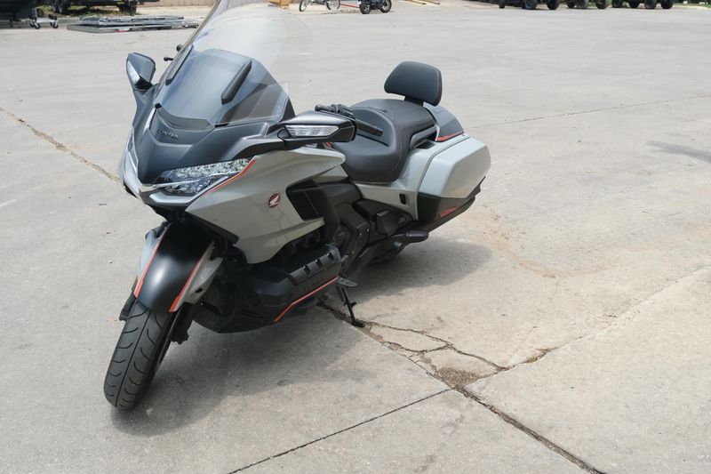 2021 Honda GOLDWING DCT DEEP PEARL GRAY Image 7