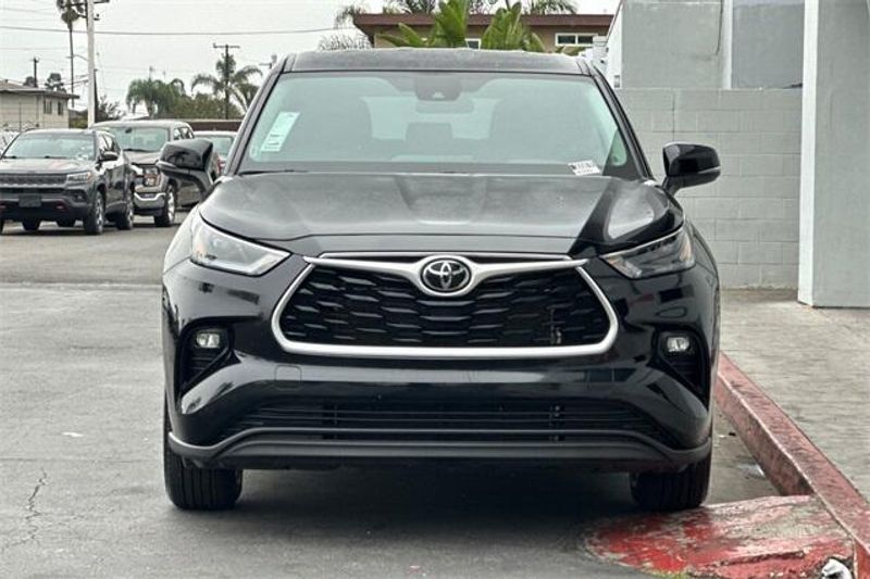 Used 2024 Toyota Highlander LEImage 7
