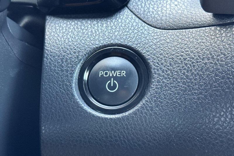 Used 2025 Toyota Camry SEImage 20