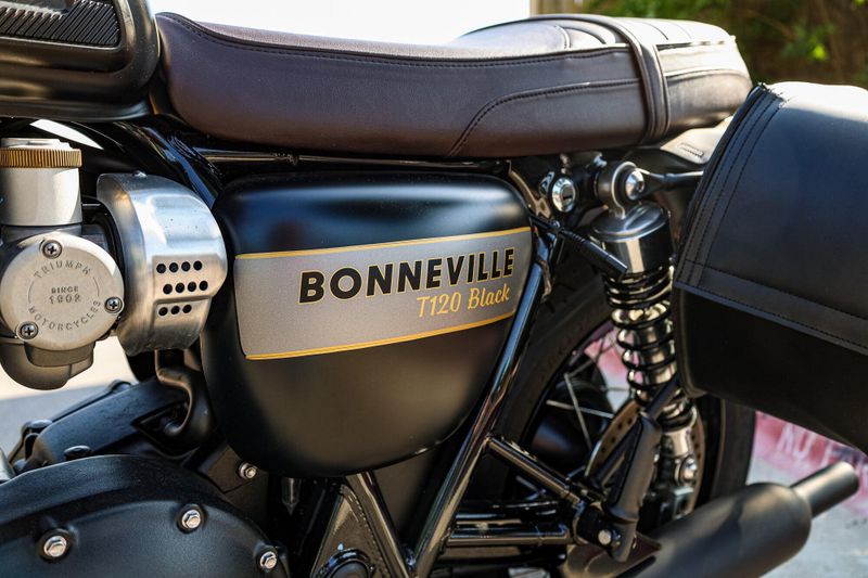 2022 Triumph BONNEVILLE T 120 BLACK EURO 5A BASE Image 23