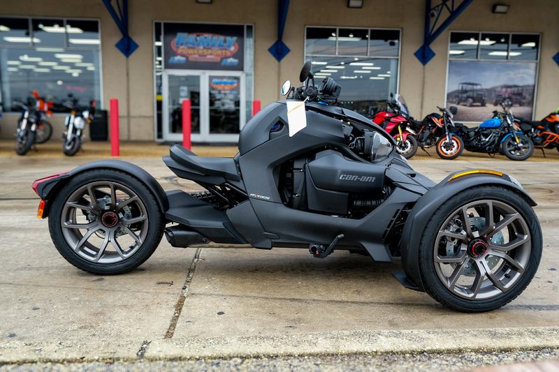 2025 Can-Am RYKER 900 BLACKImage 10