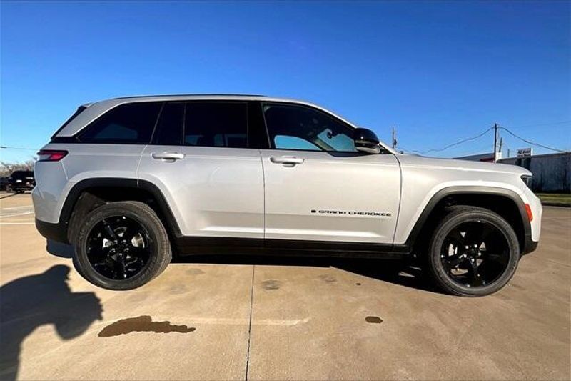 2025 Jeep Grand Cherokee Altitude X 4x4Image 16