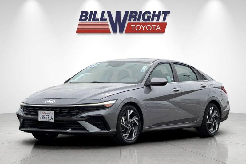Used 2025 Hyundai Elantra SEL ConvenienceImage 7