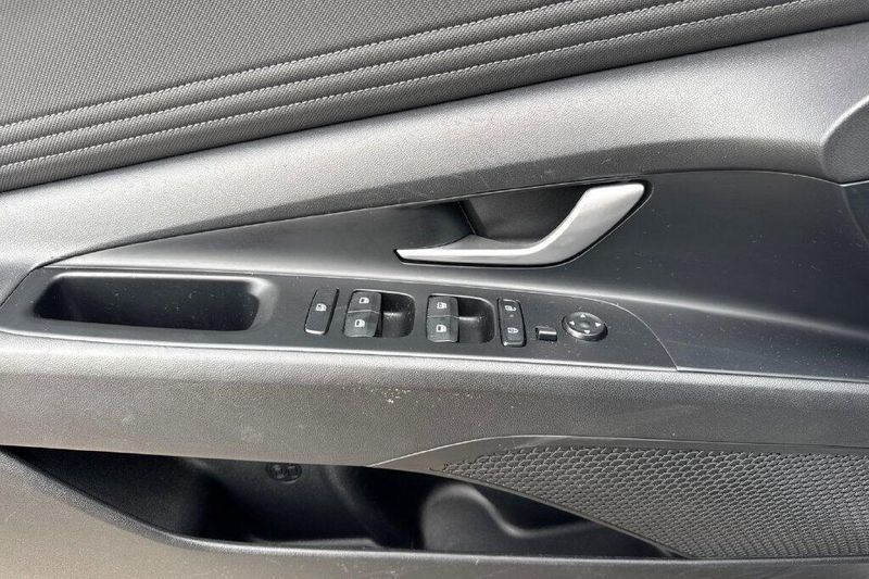 Used 2025 Hyundai Elantra SEL ConvenienceImage 10
