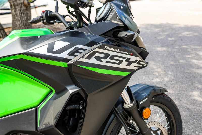 2025 Kawasaki VERSYSX 300  CANDY LIME GREEN AND METALLIC FLAT SPARK BLACK Image 5
