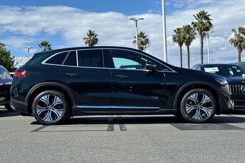 Used 2025 Mercedes-Benz EQE 350 SUVImage 3