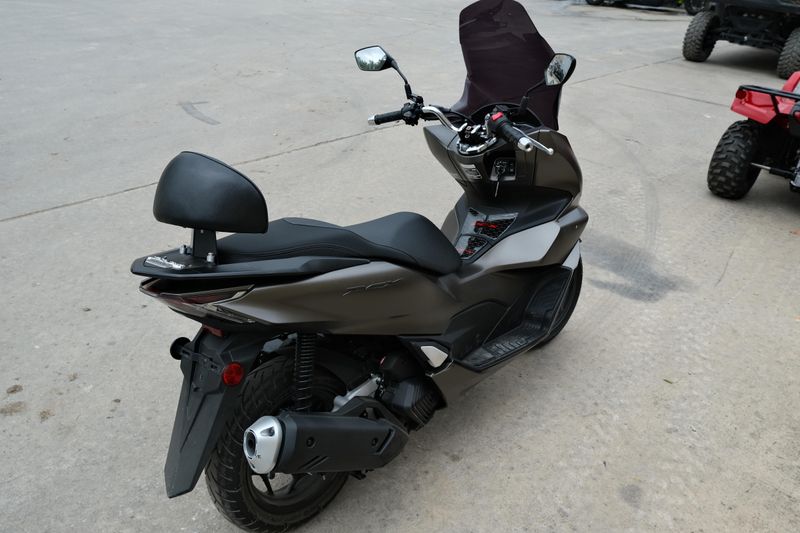 USED 2023 HONDA PCX ABS Image 3