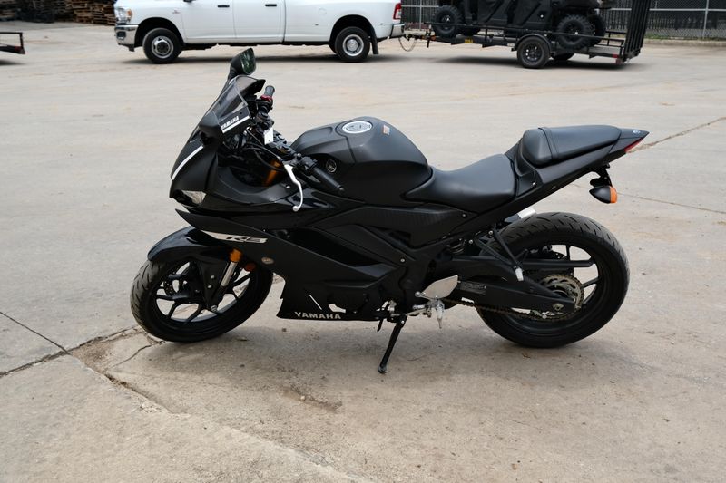 2019 Yamaha YZFR3 BLACK Image 6