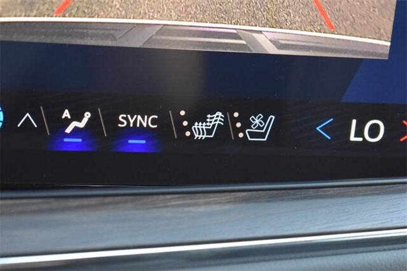 New 2025 Chevrolet Suburban PremierImage 37
