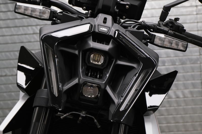 NEW 2026 KTM 990 DUKE R Image 10