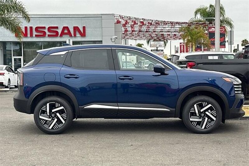 New 2025 Nissan Kicks SVImage 2