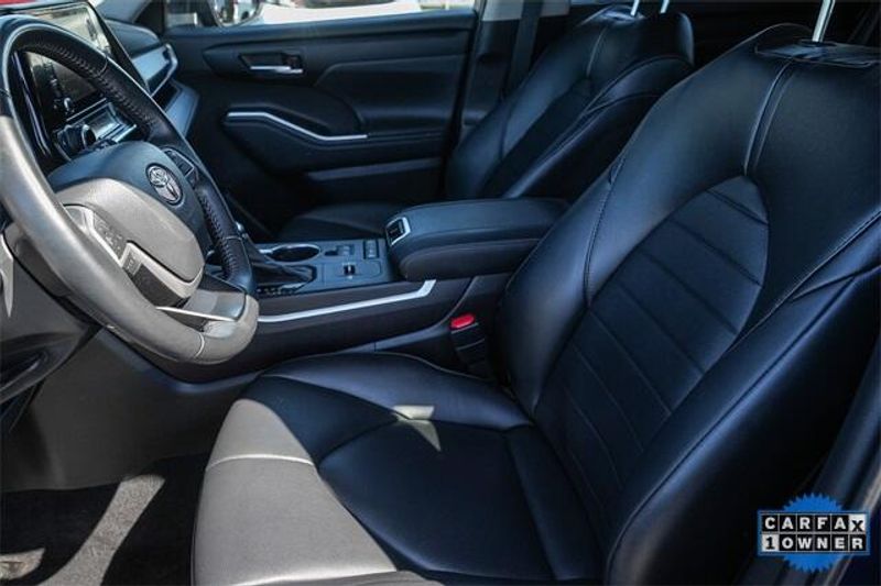 Used 2022 Toyota Highlander XLEImage 17
