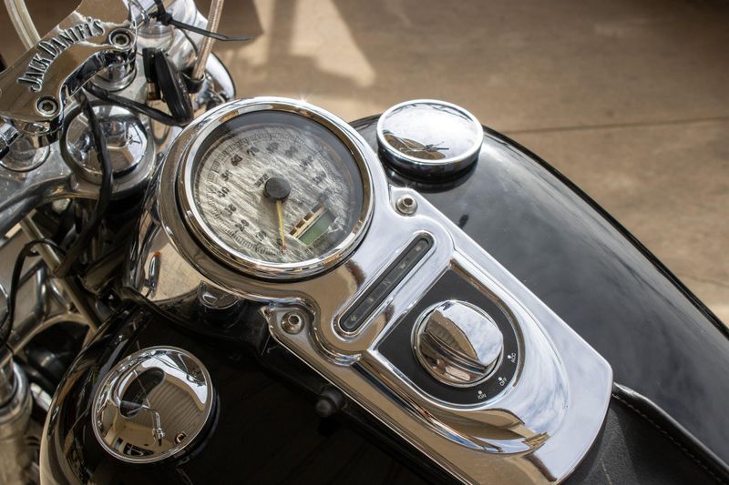 USED 2009 HARLEY DYNA SUPER GLIDE Image 15