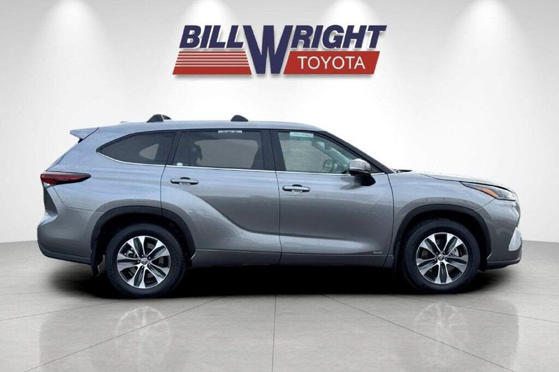 Used 2026 Toyota Highlander Hybrid XLEImage 2