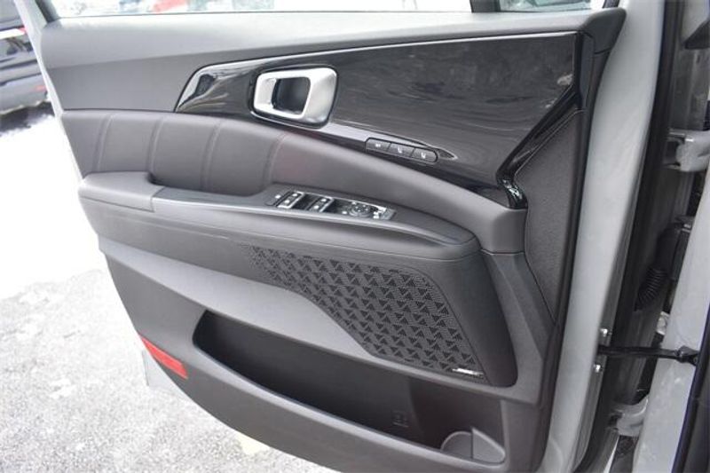 2025 Kia Carnival SX PrestigeImage 36