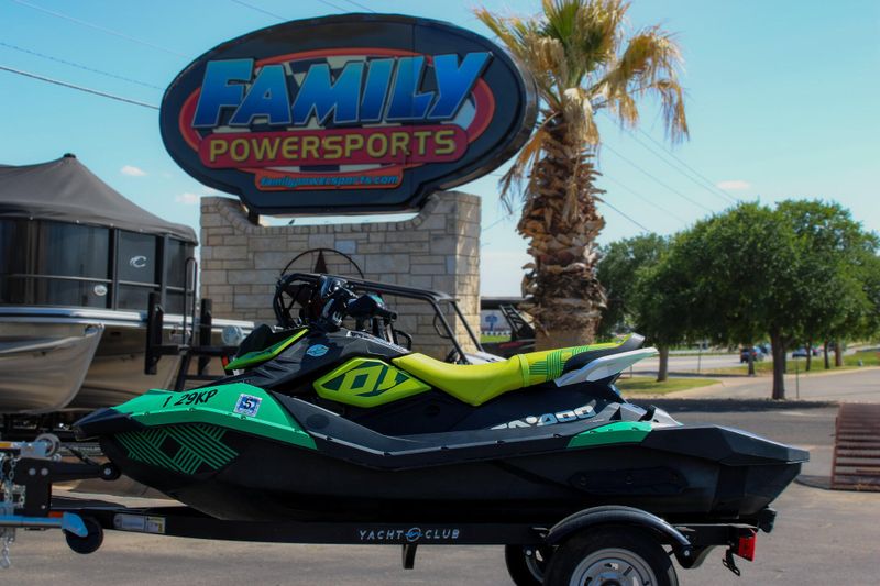 2021 SEADOO SPARK 3 UP GREEN Image 1