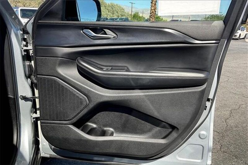 Used 2023 Jeep Grand Cherokee L AltitudeImage 23