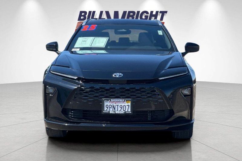 Used 2025 Toyota Crown Signia XLEImage 8