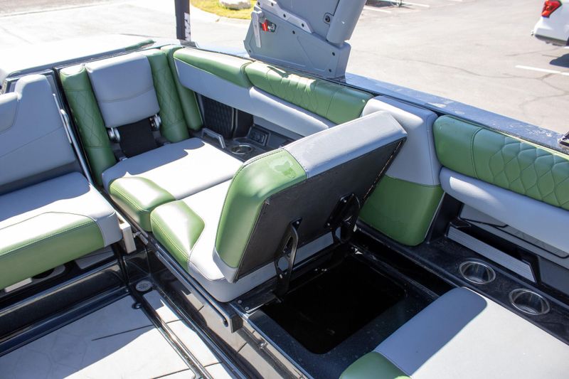 2023 MALIBU M220Image 27