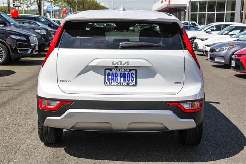 2025 Kia Niro LXImage 16