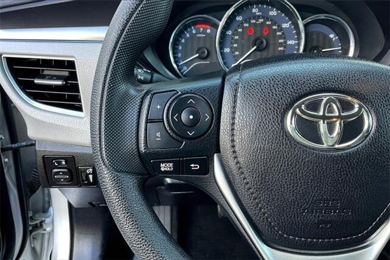 2016 Toyota Corolla LEImage 18