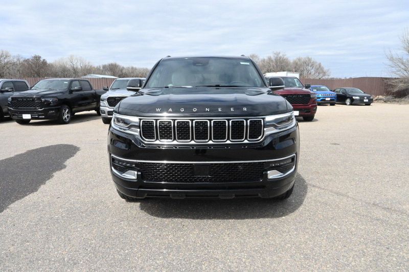2025 Wagoneer L Image 2