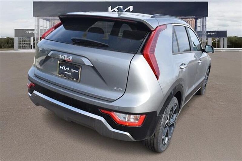 New 2025 Kia Niro EX TouringImage 3