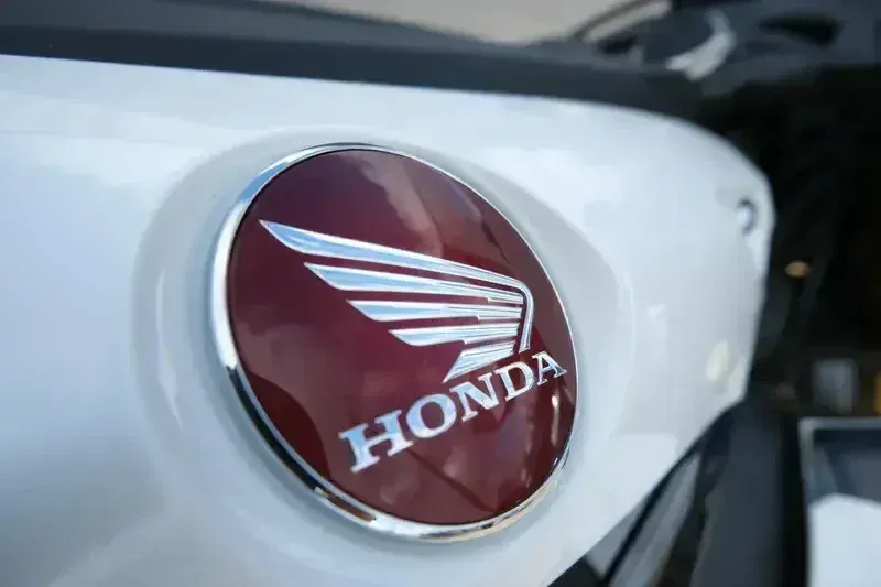 2025 Honda CBR1000RR PEARL WHITE Image 17