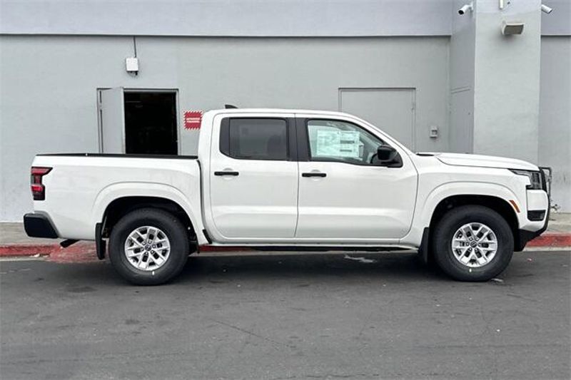 New 2025 Nissan Frontier SImage 2