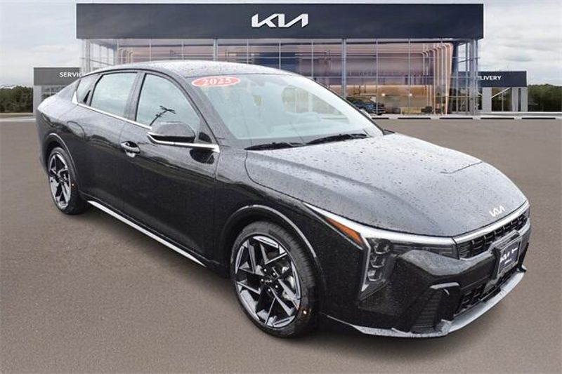 2025 Kia K4 GT-LineImage 10