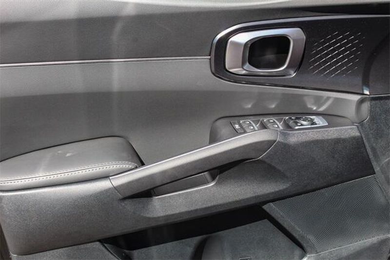 2025 Kia Sorento LXImage 22