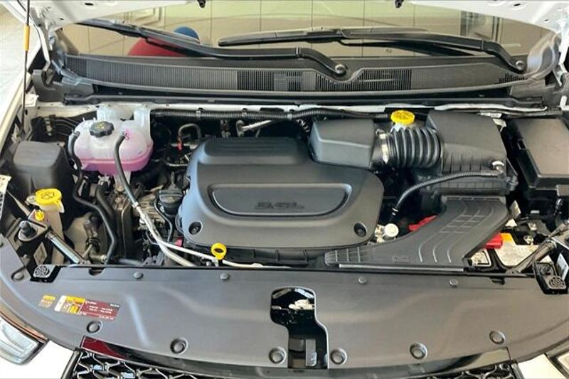 2025 Chrysler Pacifica SelectImage 8