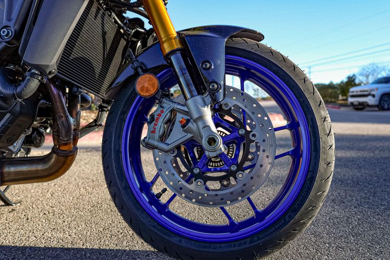 2025 Yamaha MT09 SP  LIQUID METAL AND RAVEN Image 12