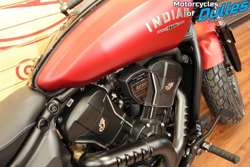 2025 Indian Motorcycle Scout Bobber Ltd w/ Tech Pkg Image 13