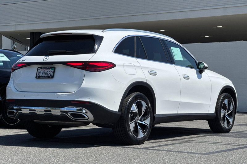 Used 2024 Mercedes-Benz GLC 300Image 4