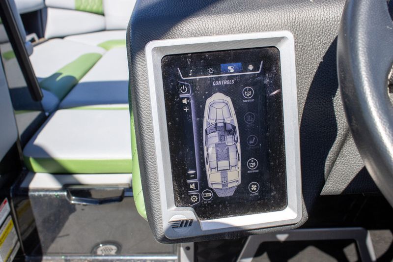 2023 MALIBU M220Image 34